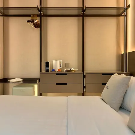 Amona By Comorooms 3*