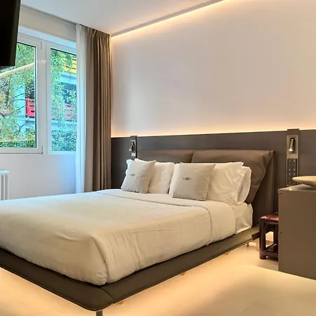 Amona By Comorooms 3*