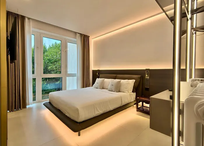 Amona By Comorooms Como