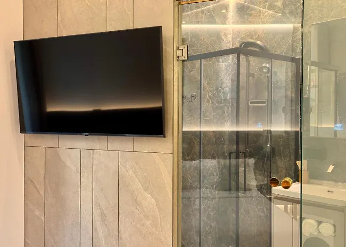 Πανσιόν Amona By Comorooms 3*